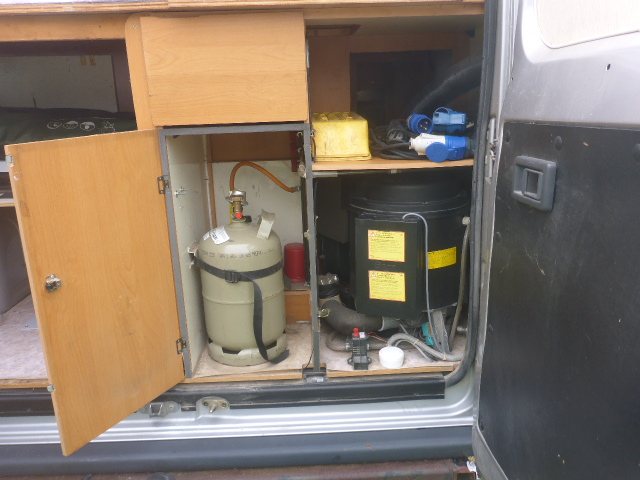 Gasflaschenkasten mit 7 kg Flasche und Truma-Heizung